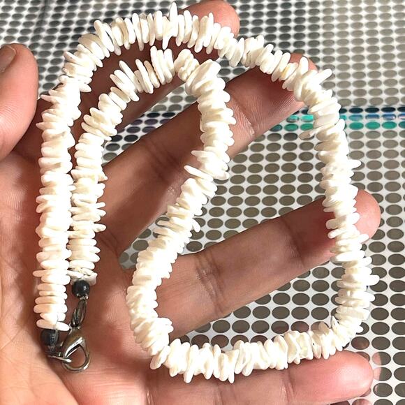 Vintage Natural Seashell Chip Puka 16” White Necklace Lobster Closure B#6 - Picture 1 of 9